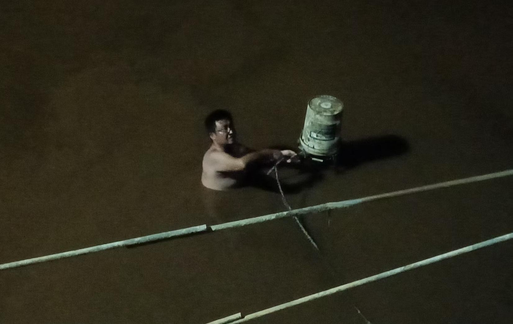 1753935725172.jpg 孟凡昌搶救泥漿泵電機(jī).jpg